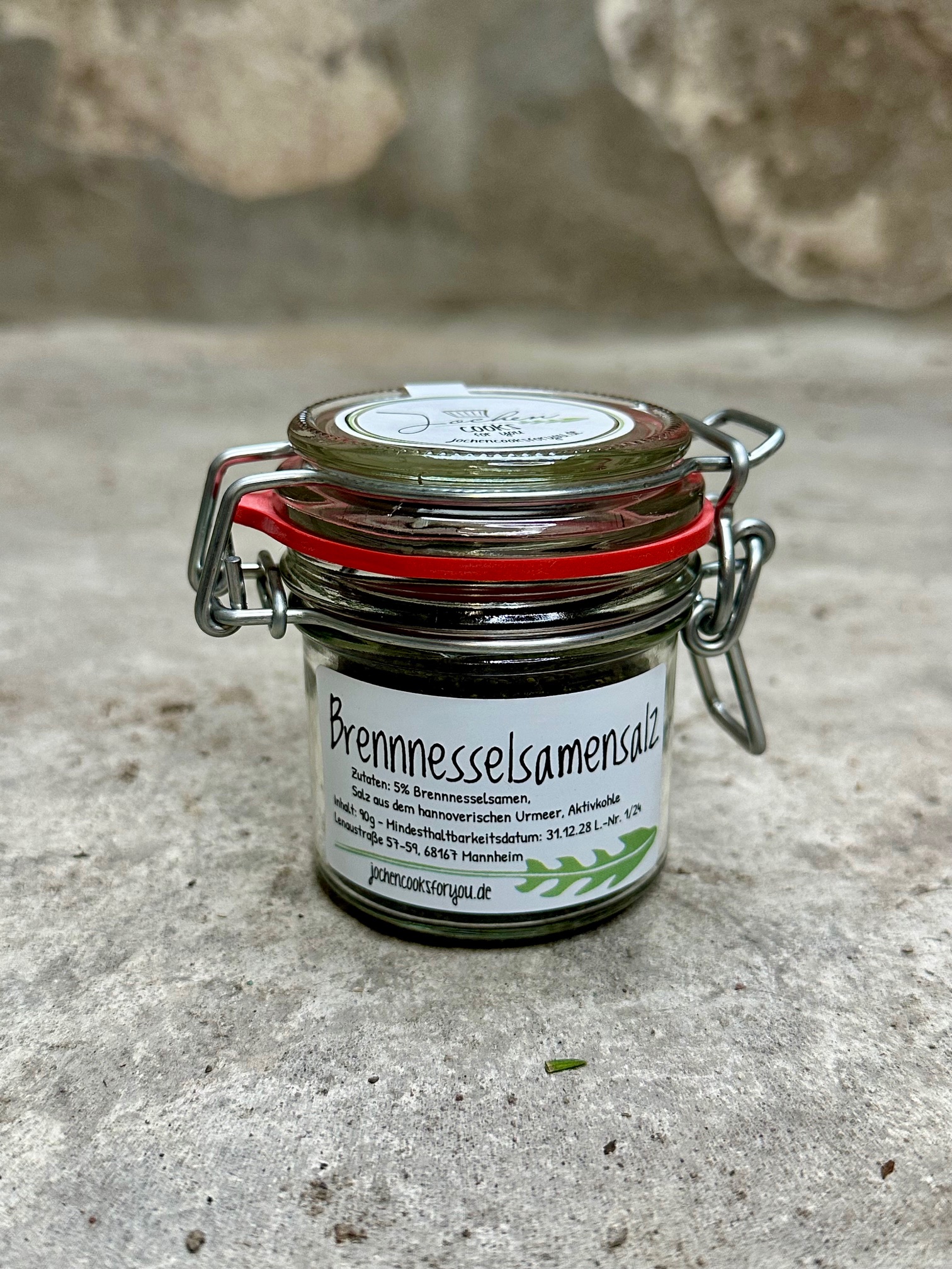 Schwarzes Brennesselsamen-Salz vun monnem Schwarzes Brennesselsamen-Salz vun monnem