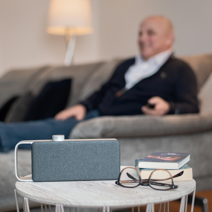 Oskar - tragbarer TV Sprachverstärker Oskar - tragbarer TV Sprachverstärker